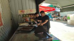 <b>针对“三小”食物易呈现的添加剂、微生物污染</b>